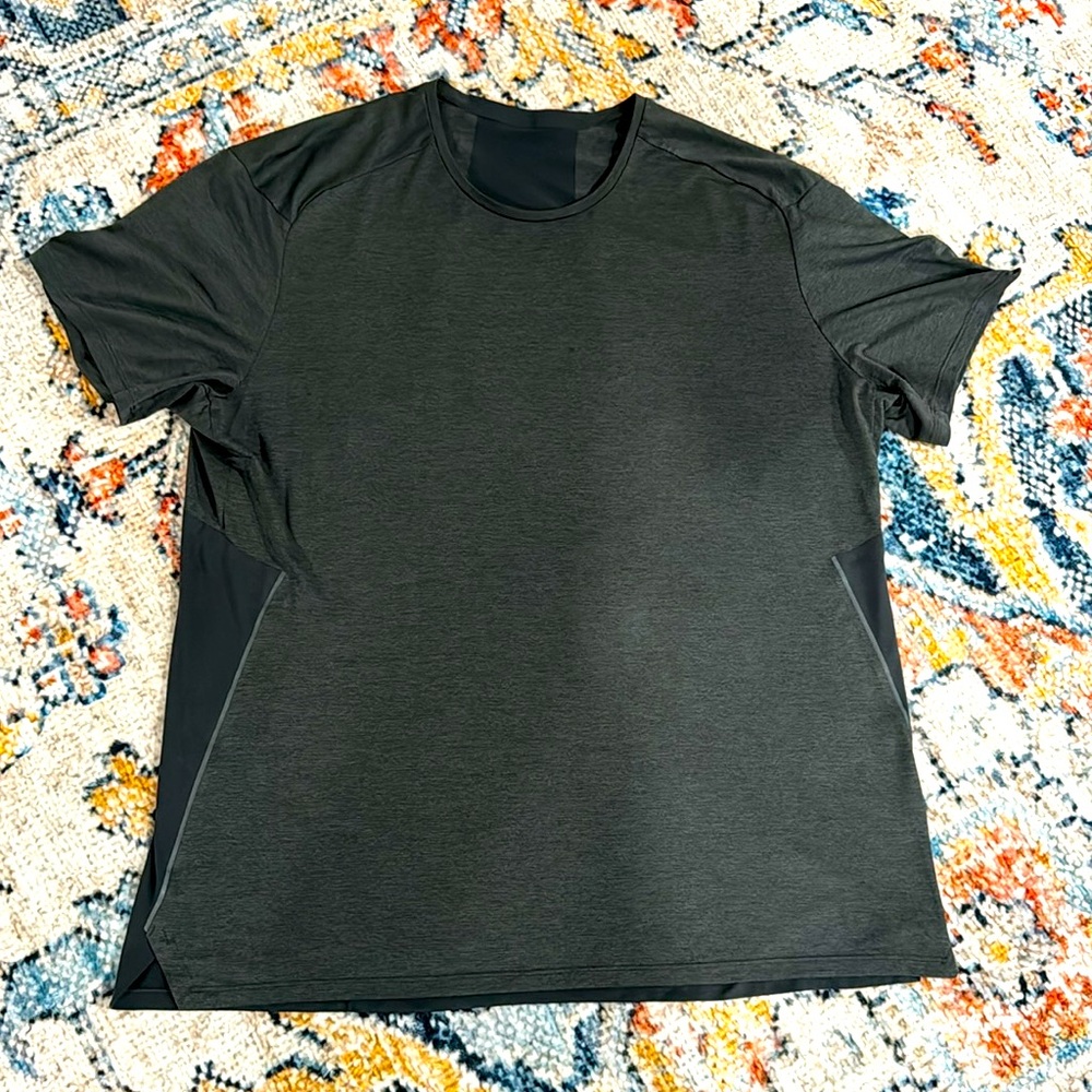 Lululemon 2xl vent men’s shirt